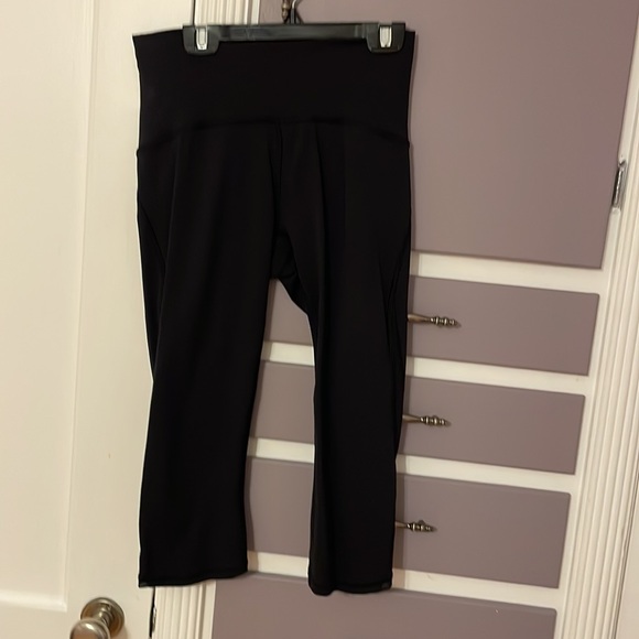 Lulu lemon women’s size 6 cropped leggings with key pocket and drawstring - Picture 4 of 4